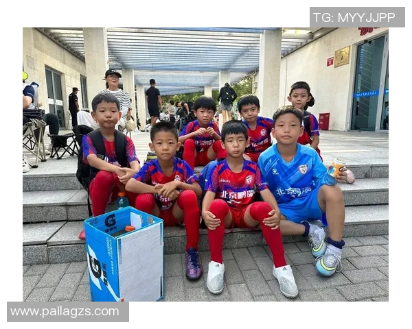 足球明星阿卜迪的传奇故事与他对足球的热爱与奉献